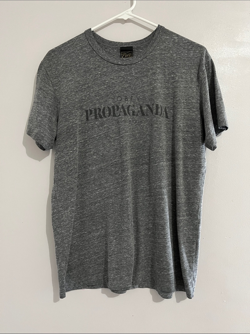 Obey Men's Heather Gray 'Propaganda' Graphic Tee medium short sleeve tee